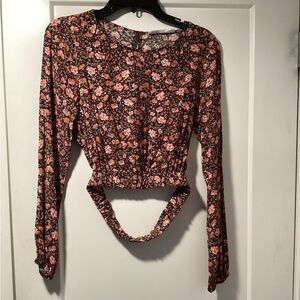 Nwot Elodie Floral Shirt‎ size small